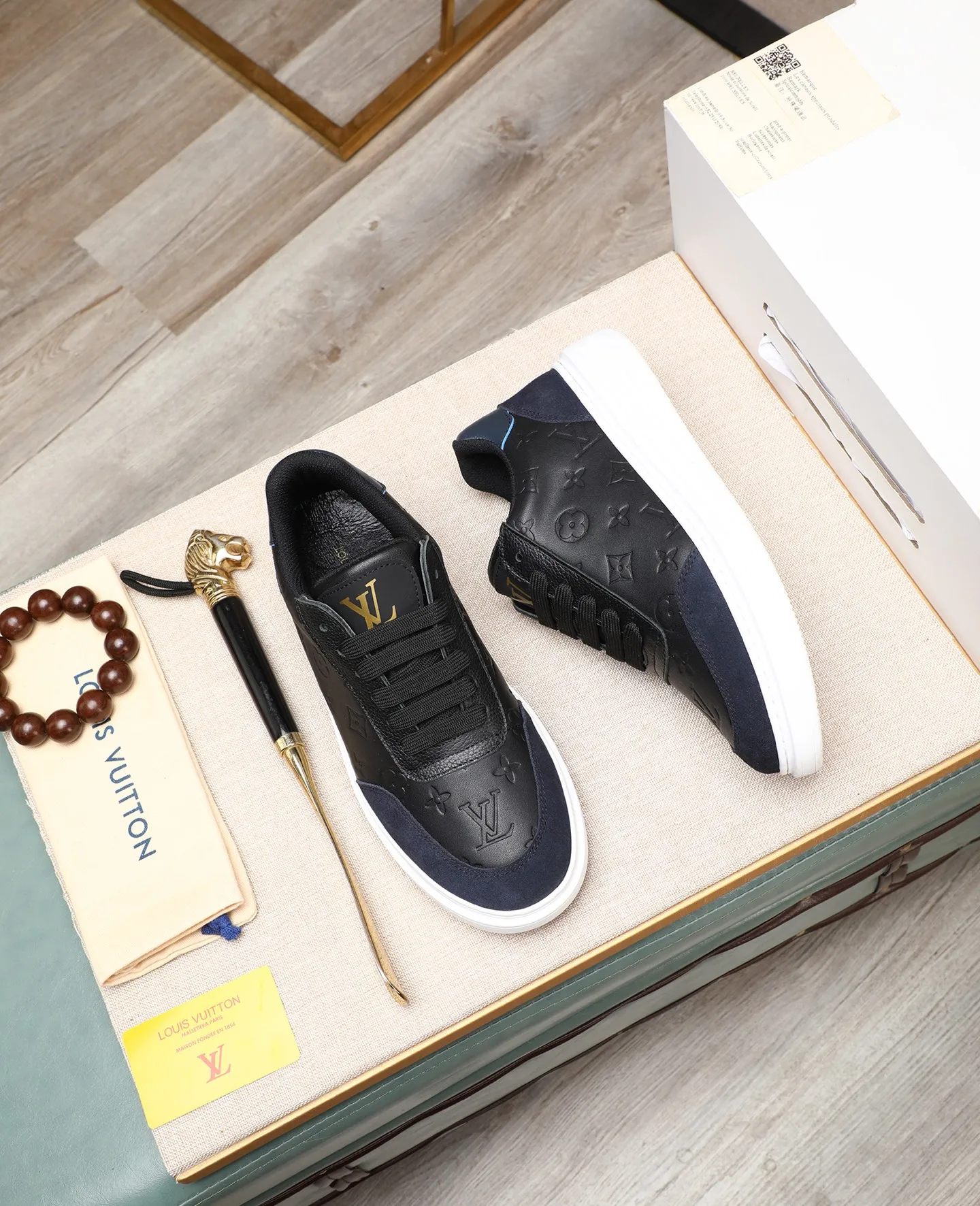 Men's shoes 💰540 📛📛【LOUIS VUITTON】Louis Vuitton new product👟Milan fashion catwalk style🇰🇾🇰🇾LV family logo, celebrity style, a must-have for fashionistas⚠️Classic presbyopia flower➕Water-dyed cow lining➕Special outsole👞Number 38-44 (45 46 custom-made)